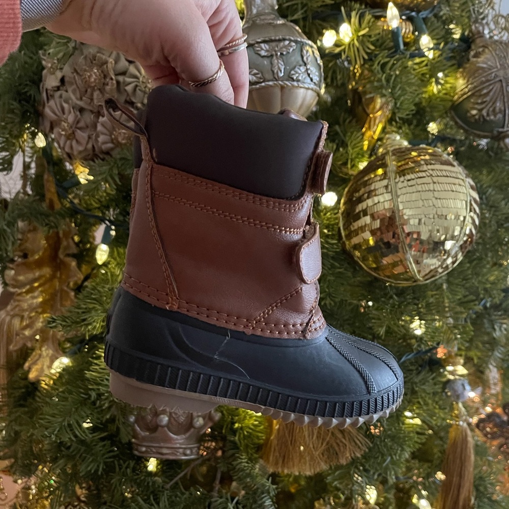 GAP snow boots - brand new boy or girl